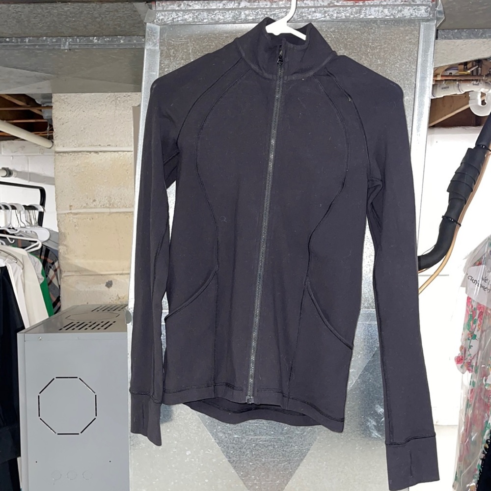 Key Hole (mesh filled) LULU LEMON JACKET!